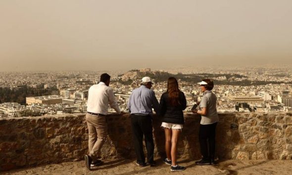 Καιρός: Αφρικανική σκόνη και λασποβροχές έρχονται στην Ελλάδα – Στους 35 βαθμούς η θερμοκρασία στην Κρήτη