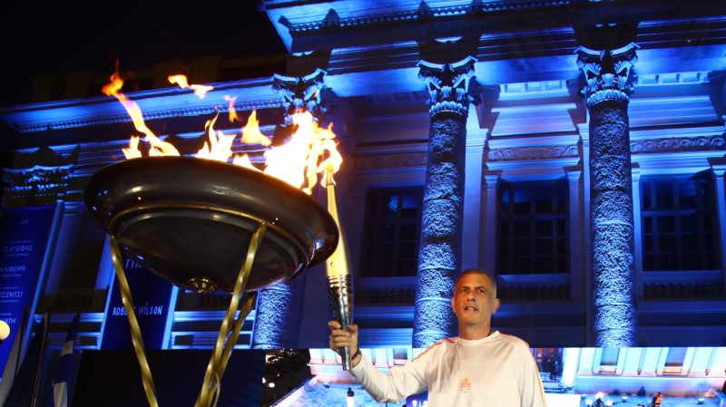 Ολυμπιακοί Αγώνες: Έφτασε η Φλόγα στον Πειραιά