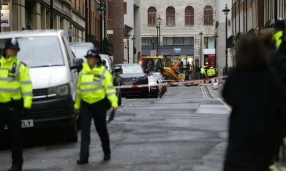 Συναγερμός στο Λονδίνο: 36χρονος επιτέθηκε με μαχαίρι στο Μετρό Επίθεση – Αναφορές για πολλούς τραυματίες
