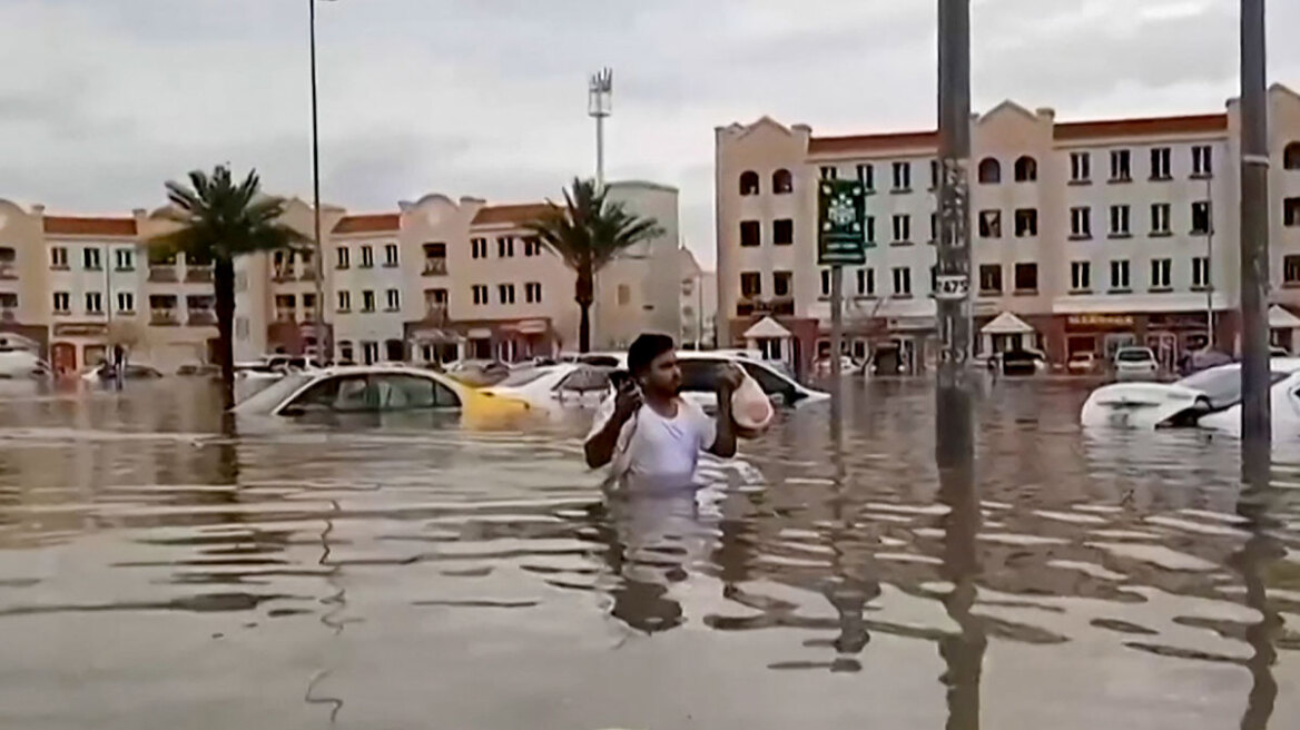 Ντουμπάι: Τις ζημιές μετρούν οι κάτοικοι μετά την πρωτοφανή πλημμύρα