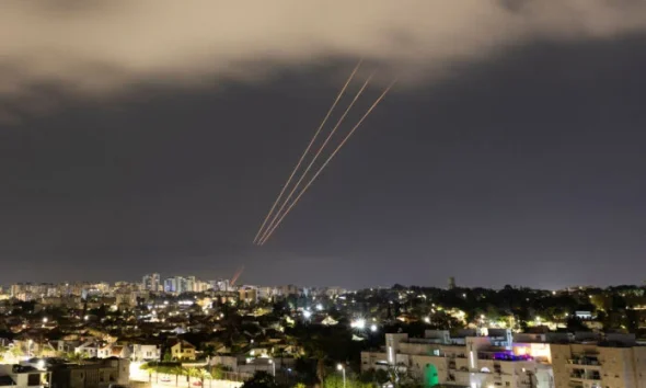 Μέση Ανατολή: Το Ιράν εκτόξευσε πάνω από 300 drones και πυραύλους σύμφωνα με πληροφορίες του Ισραήλ