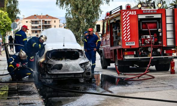 Ναύπλιο: Παρανάλωμα του πυρός έγινε αυτοκίνητο μετά από έκρηξη