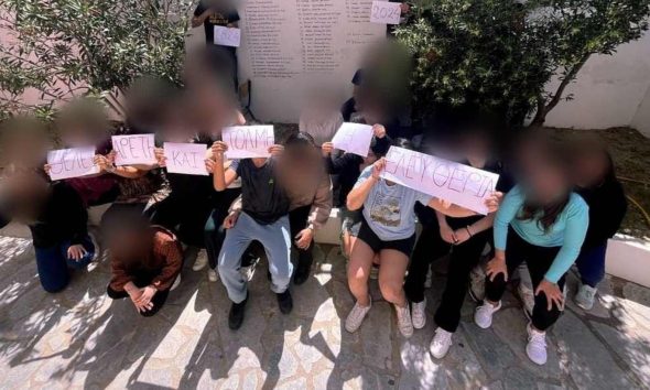 15ο Λύκειο Αθηνών: Απέβαλαν μαθητές γιατί ήθελαν να τραγουδήσουν για τα Τέμπη σε σχολική γιορτή