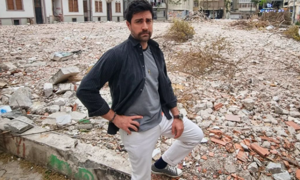 Τούρκος ηθοποιός αγόρασε το σχολείο του και το γκρέμισε για να πάρει εκδίκηση