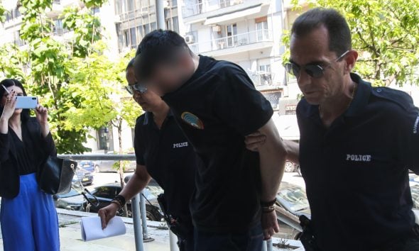  Ελεύθερος με περιοριστικούς όρους ο 34χρονος που κλότσησε και πάτησε γάτα με το όχημα  στην Καλαμαριά