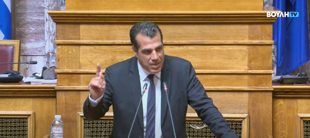 Πλεύρης: «Κλείνουμε οριστικά την πόρτα στην παράνομη μετανάστευση» – Ποινικό αδίκημα η παράνομη διαμονή