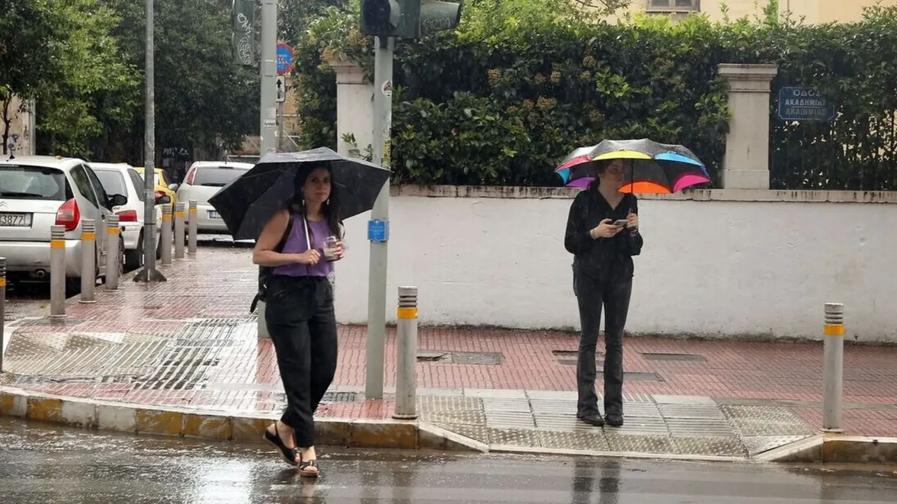 Καιρός: Με μελτέμια και 33άρια θα κυλίσει το Σαββατοκύριακο – Σε ποιες περιοχές θα βρέξει σήμερα Σάββατο