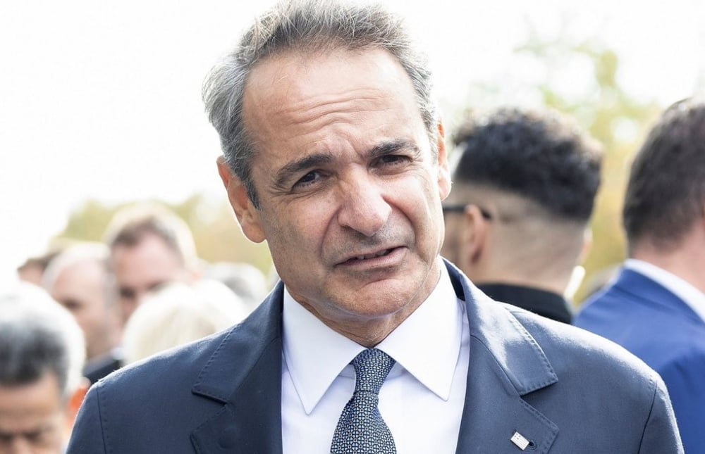 Μητσοτάκης για στεγαστικό: «Προχωρούμε στην κατασκευή περί των 1.350 προσιτών κατοικιών σε 3 αδρανή στρατόπεδα»