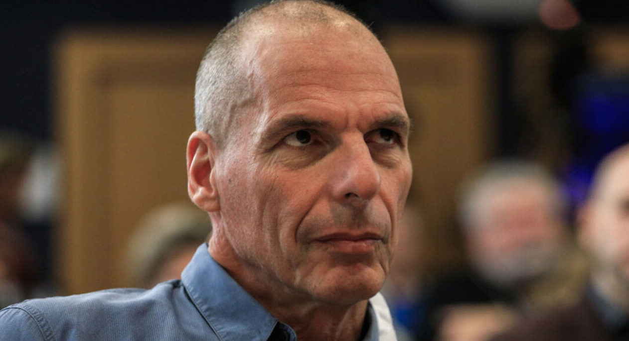 Βαρουφάκης για Πιερρακάκη: «Έτσι κάνουν οι αυτοκρατορίες: δίνουν τιμητικούς τίτλους σε υποταγμένους ως υπενθύμιση της ισχύος τους»