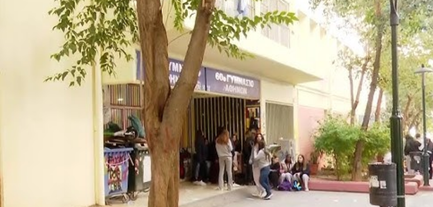 Κυψέλη: «Είναι δύσκολο παιδί, το μαχαίρι μου είπε ότι το αγόρασε» λέει η μητέρα της 16χρονης που μαχαίρωσε με πεταλούδα τη 14χρονη