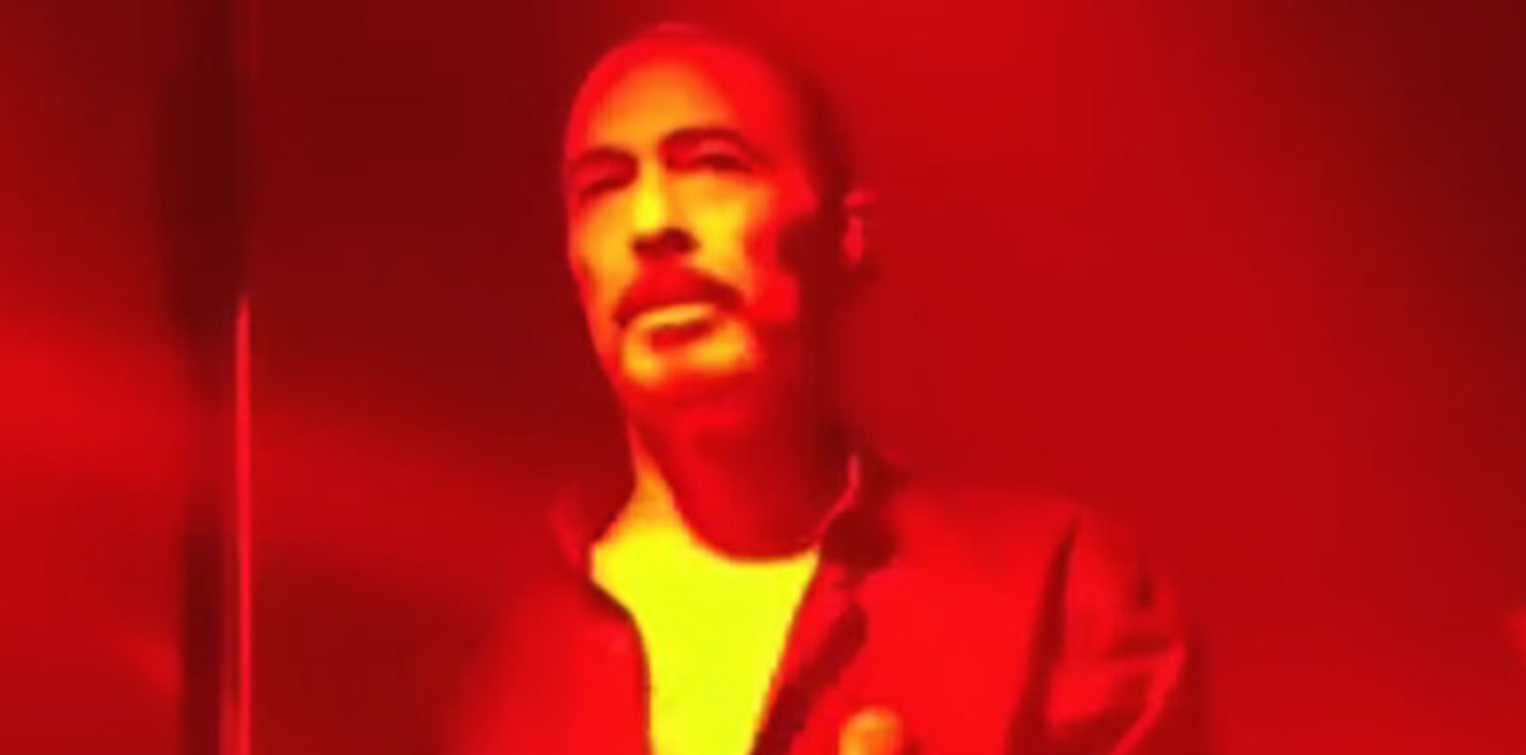 Βαλάντης: Έφτυσε τους μουσικούς του πάνω στη σκηνή εν μέσω ζωντανούς προγράμματος