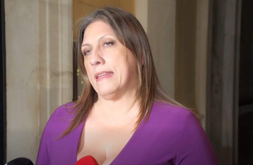 Ζωή Κωνσταντοπούλου: “Ο Μητσοτάκης προσπαθεί να κρατηθεί με νύχια και με δόντια στην εξουσία”