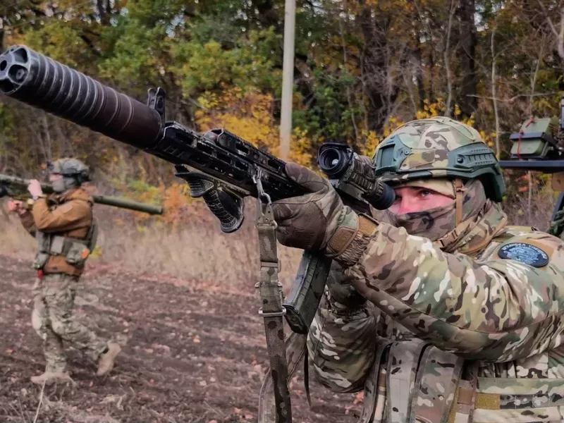 Βρετανία: «Η σκιά του πολέμου χτυπάει την πόρτα της Ευρώπης», προειδοποιεί ο υπουργός των Ενοπλων Δυνάμεων