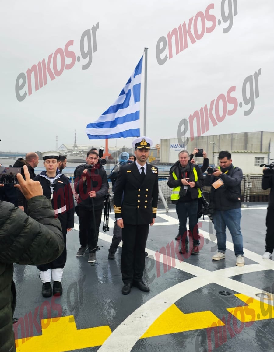 ελληνική σημαία στη φρεγάτα «Κίμων»