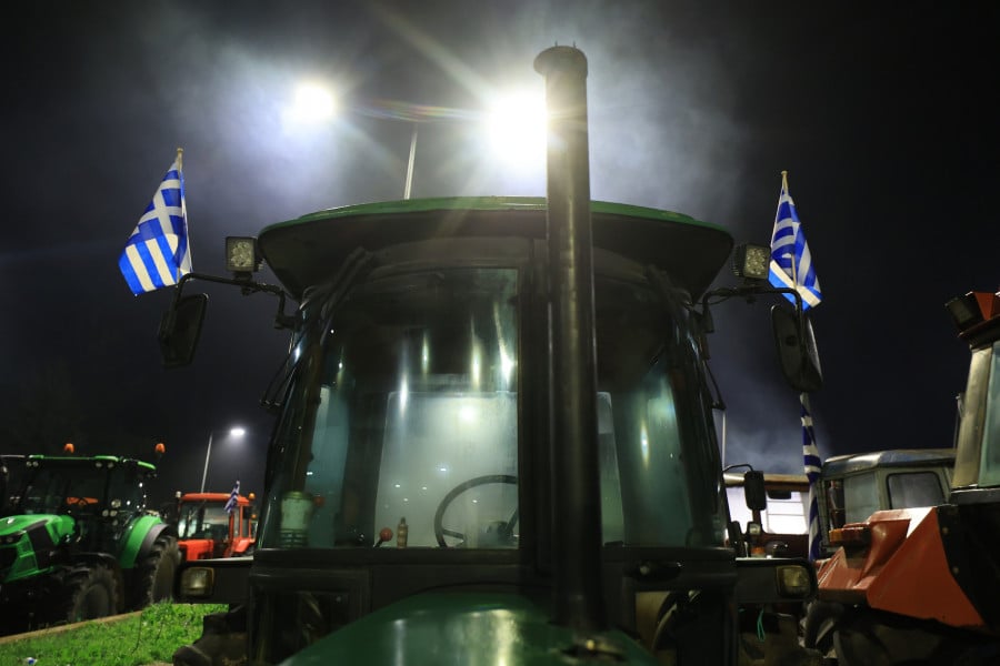 ΕΠΙΣΚΕΨΗ ΤΟΥ ΠΡΟΕΔΡΟΥ ΤΟΥ ΣΥΡΙΖΑ ΣΩΚΡΑΤΗ ΦΑΜΕΛΛΟΥ ΣΤΑ ΑΓΡΟΤΙΚΑ ΜΠΛΟΚΑ Ε65 ΚΑΙ ΤΗΣ ΝΙΚΑΙΑΣ