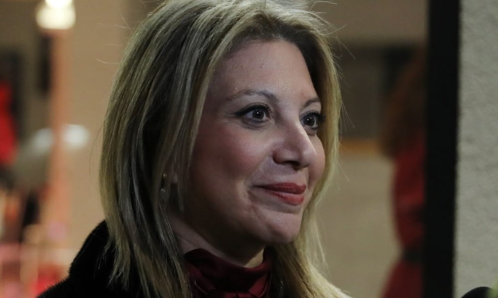 Μαρία Καρυστιανού: «Το φως πάντα θα τρομάζει εκείνους που έμαθαν να ζουν στο σκοτάδι»