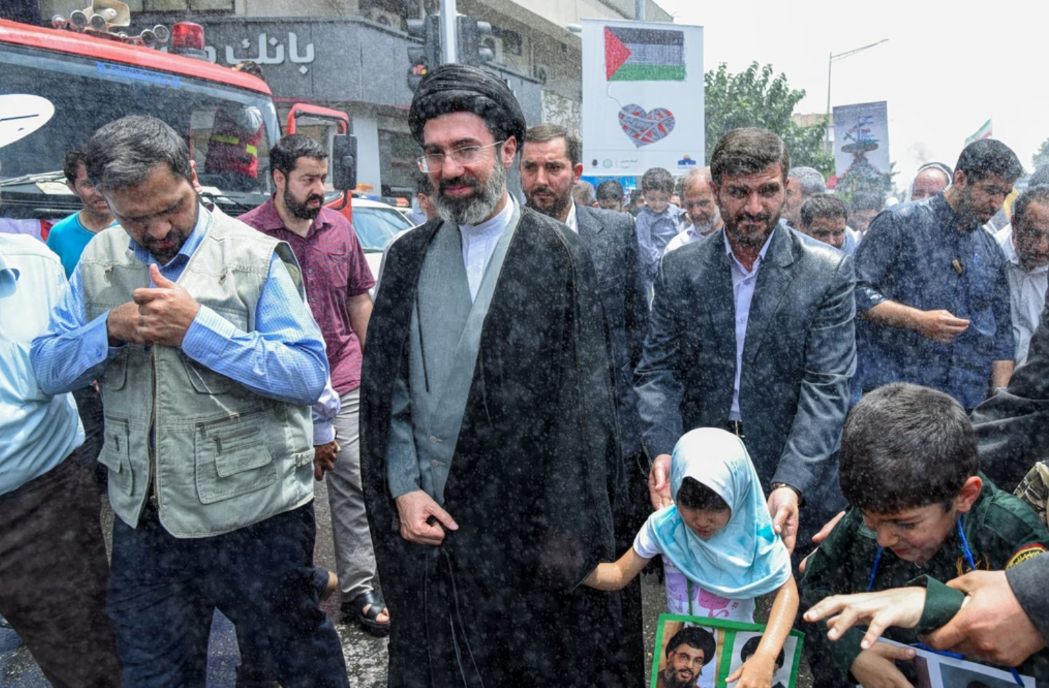 Άφαντος παραμένει ο Μοτζτάμπα Χαμενεΐ – Τι συμβαίνει με τον νέο ανώτατο θρησκευτικό ηγέτη του Ιράν;