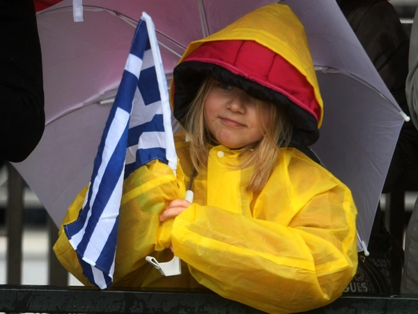 Καιρός: Δεν μας χαρίζεται η 25η Μαρτίου – Βροχές, καταιγίδες και τοπικές χιονοπτώσεις μέχρι το μεσημέρι της Τετάρτης